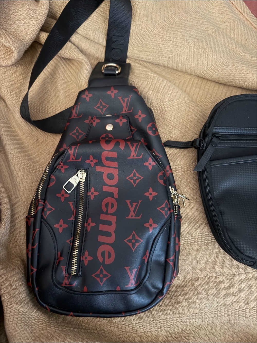 Black & Red Logo-Print Men's Sling Bag